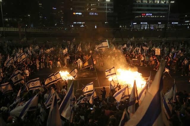 Netanyahu'nun oğlundan, protestoları ABD'nin fonladığı iddiası