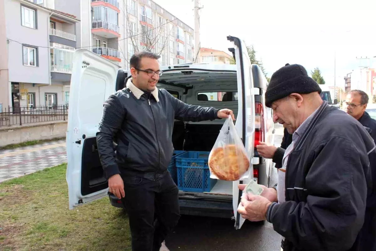 Tavşanlı\'da 8 TL\'ye Ramazan pidesi