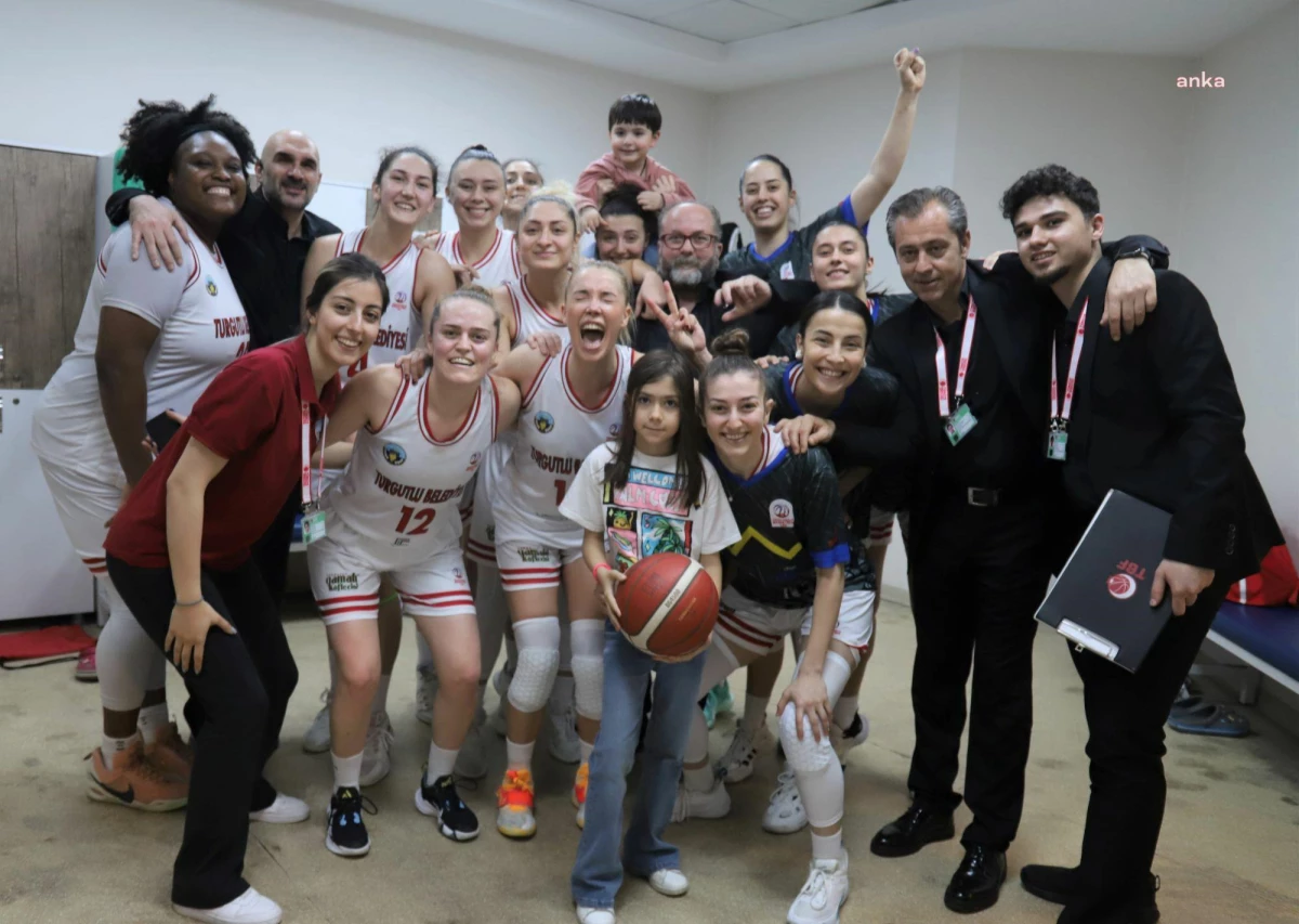 Turgutlu Belediyesi Kadın Basketbol Takımı, Gürespor\'u Mağlup Etti