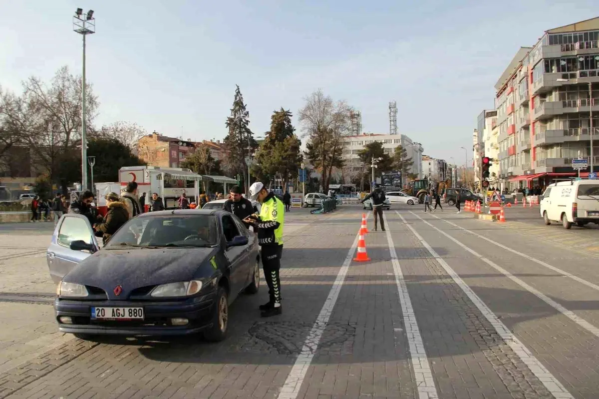 Uşak\'ta bin 13 sürücüye para cezası kesildi