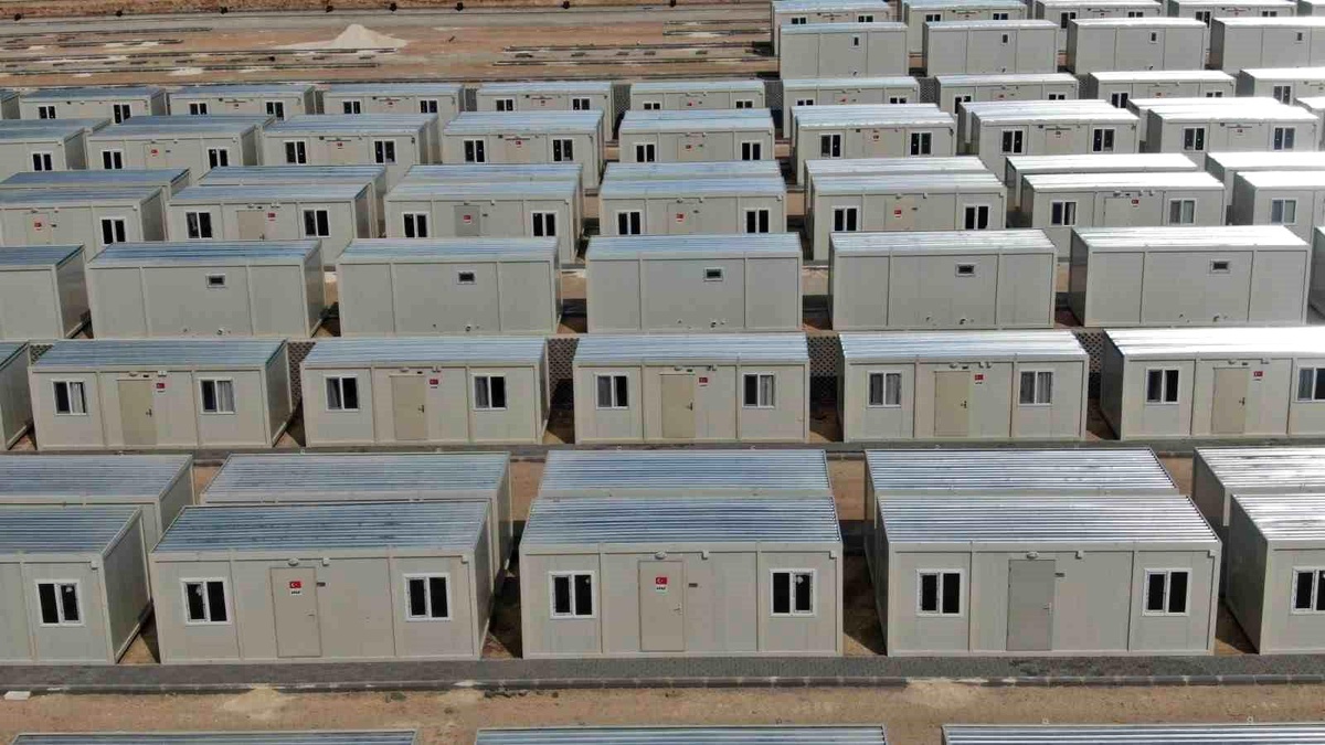 3 binden fazla binanın yıkılacağı Adana\'ya 2 bin 400 konteyner kurulacak