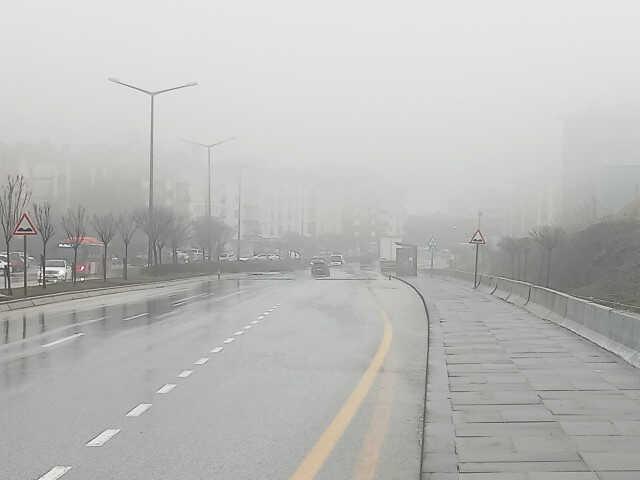 Ankara'da şiddetli yağış hayatı olumsuz etkiledi Ankara'da şiddetli yağış hayatı olumsuz etkiledi