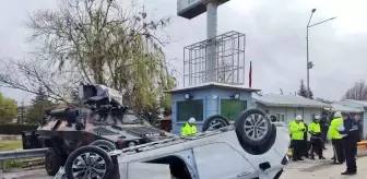 Aracıyla polis noktasına dalarak takla attı: 5'i polis 6 yaralı