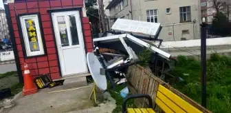 Artvin'de fırtına çatıları uçurdu