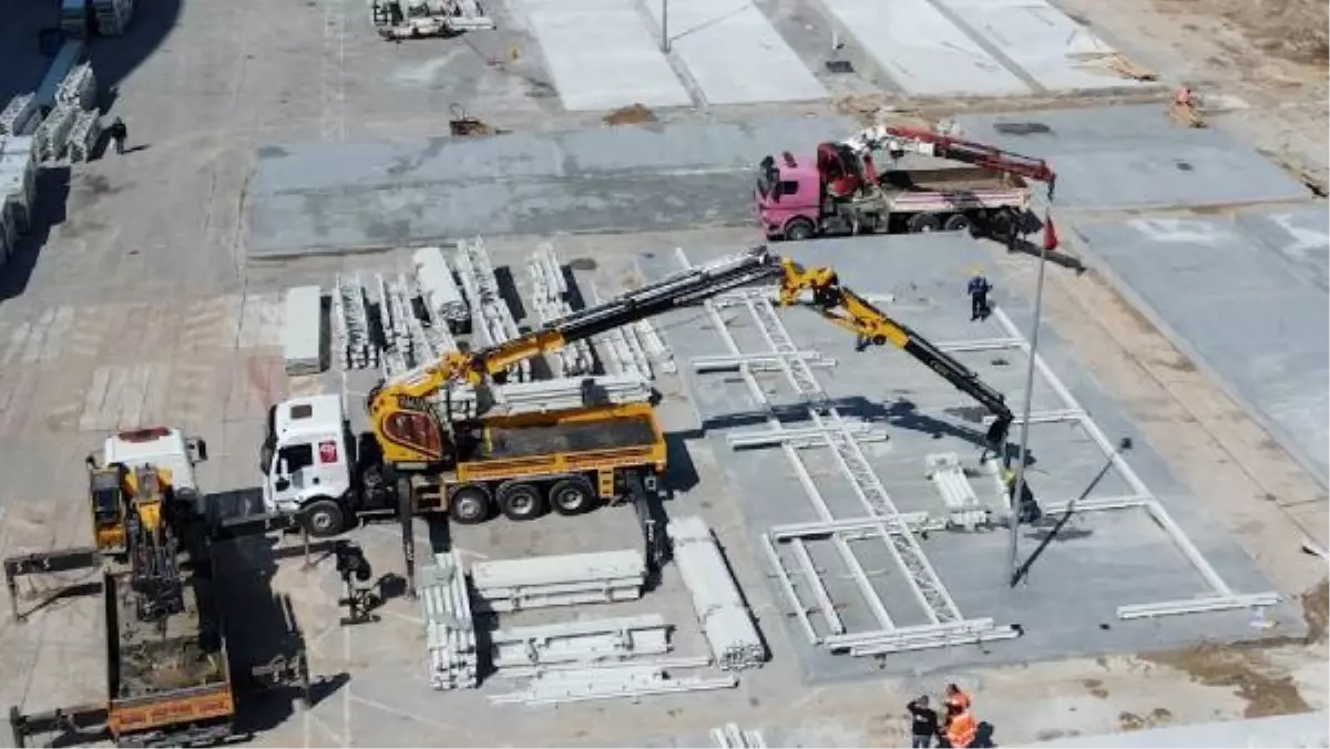 Bakan Kurum: "Esnafımız için geçici iş yerleri hazırlıyoruz"