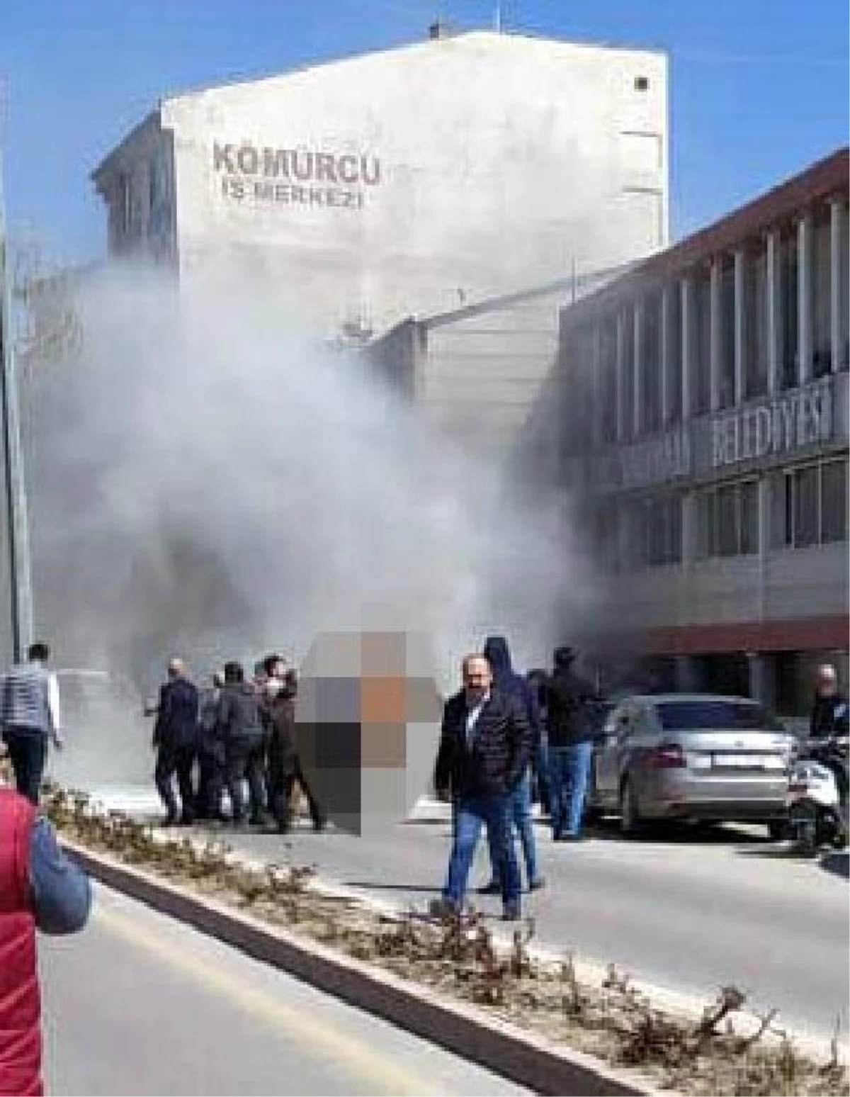 Kayseri\'de belediye ile arasında yol yapım anlaşmazlığı çıkan adam, kendini ve eşini ateşe verdi