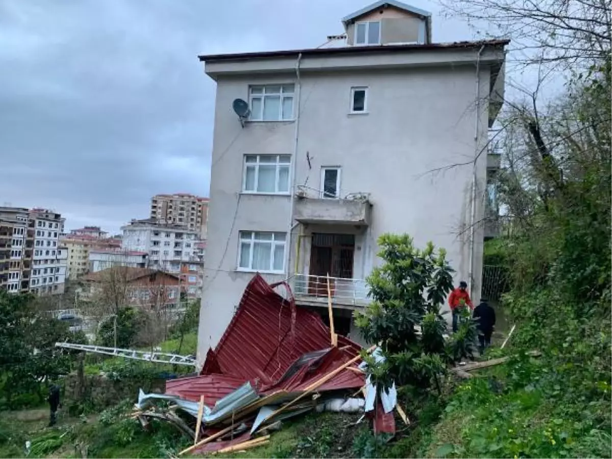 Doğu Karadeniz\'de fırtına etkisi: çatı uçtu, ağaç devrildi (2)