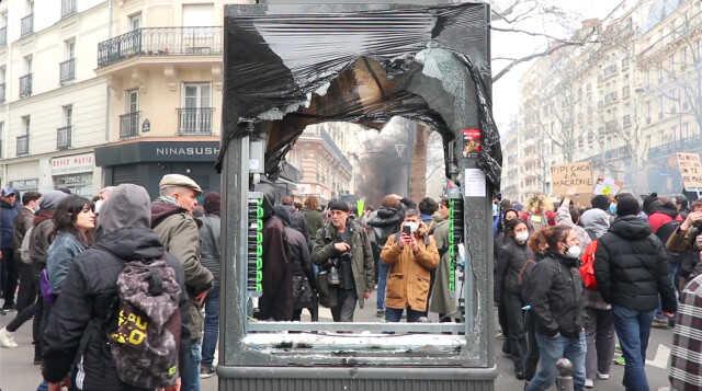 Fransa'da göstericiler emeklilik reformuna karşı aylardır sokakları terk etmedi: 27 gözaltı