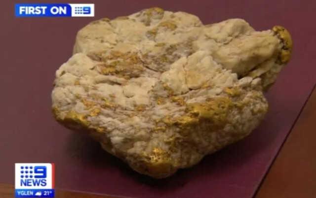 Hazine avcısı içinde 2.6 kg altın bulunan kaya parçası buldu