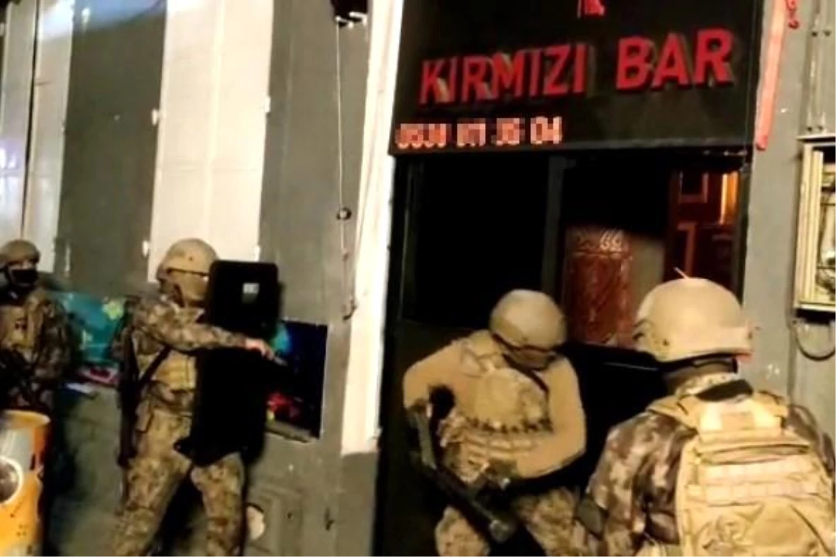 İzmir\'de eğlence mekanlarına \'Günbatımı Operasyonu\': 24 gözaltı