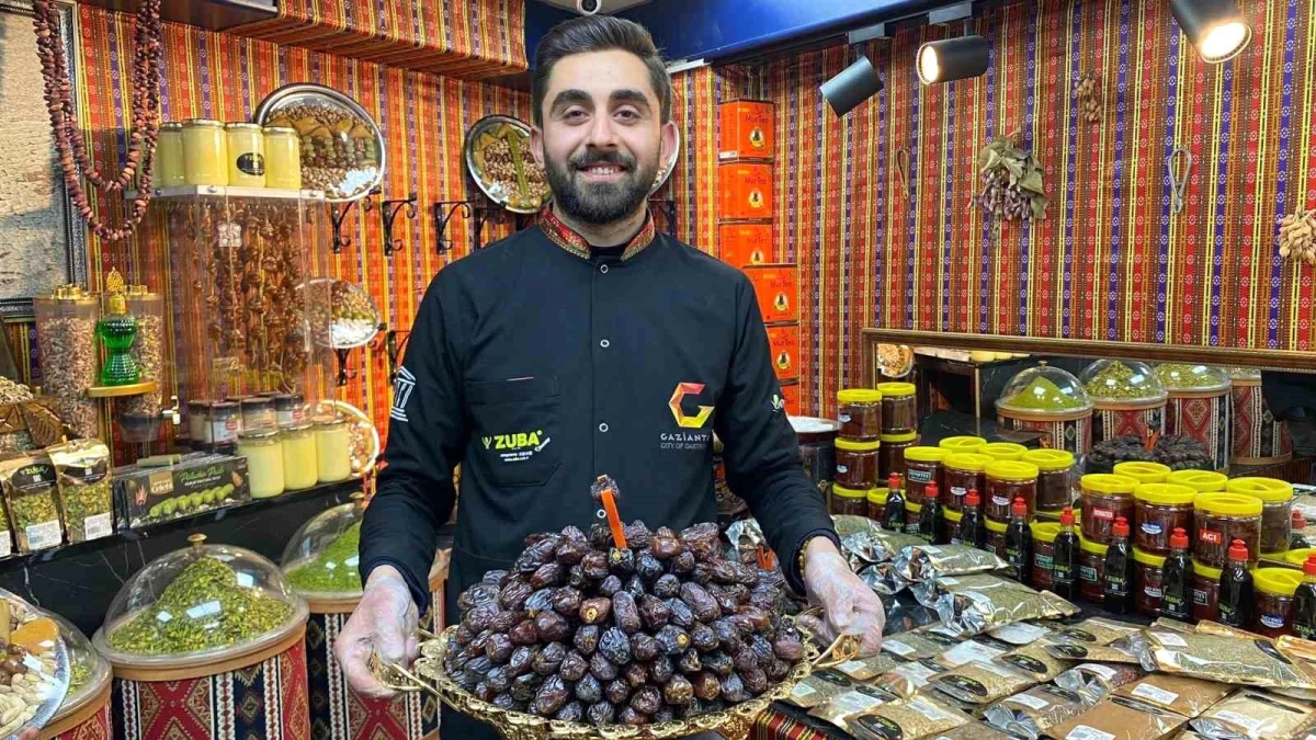 Ramazan\'ın vazgeçilmez lezzeti hurma 250 TL\'den satılıyor