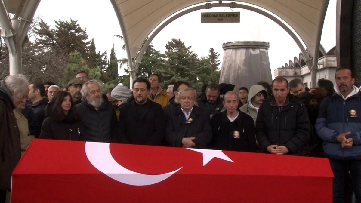 Sanatçı Köksal Engür Üsküdar\'da son yolculuğuna uğurlandı