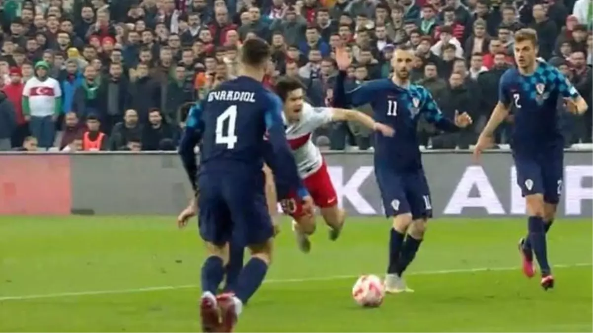 Sosyal medya çıldırdı! İsveçli hakem verdiği kararlarla maçın önüne geçti