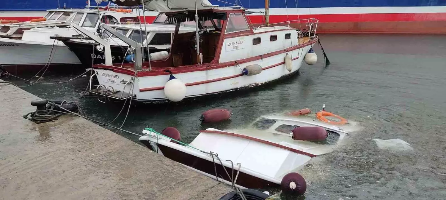 Yenikapı\'da feribotun oluşturduğu dalga balıkçı teknesini böyle batırdı