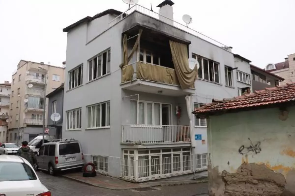 2 YAŞINDAKİ KIZINI ÖLDÜRÜP, EVİNİ ATEŞE VERDİ
