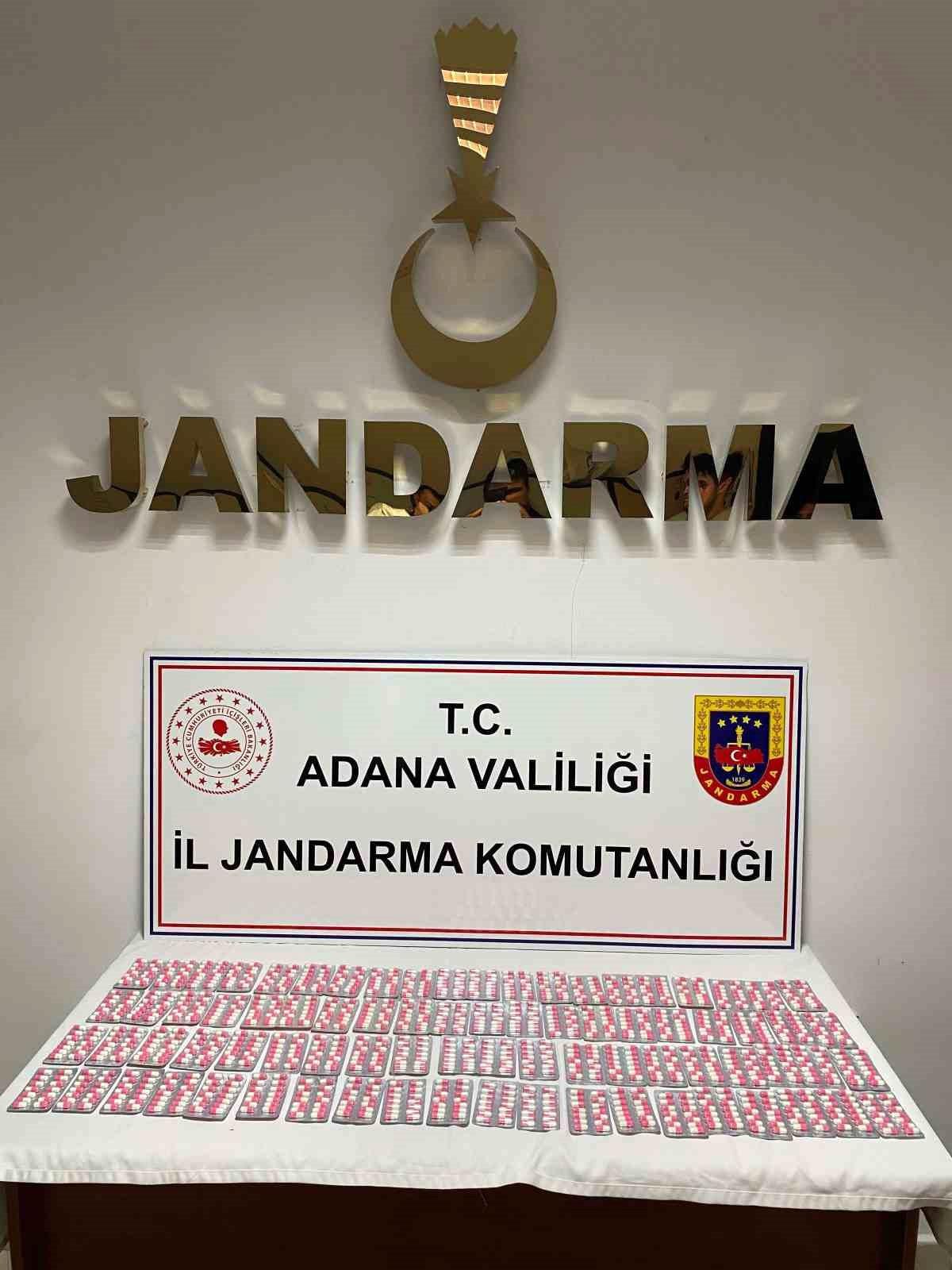 Adana\'da durdurulan araçta bin 140 adet uyuşturucu hap ele geçirildi