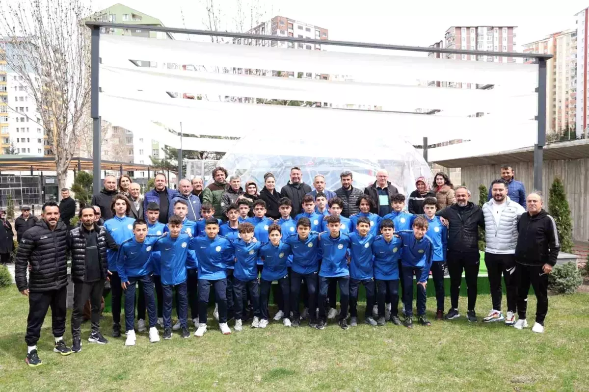 Başkan Yalçın u-14 takımını Mersin\'e yolcu etti