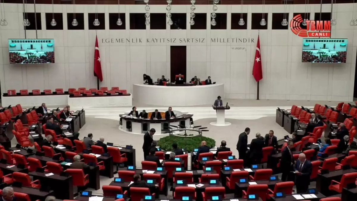 CHP\'nin "Depremin Etkili Olduğu İllerdeki Öğrencilerin Karşılaştığı Sorun ve İhtiyaçlara Yönelik Çözüm Geliştirilmesi" Önerisi, AKP ve MHP\'li...