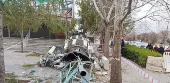 Erzincan'da kuvvetli rüzgar; minare yıkıldı, okulun çatısı uçtu