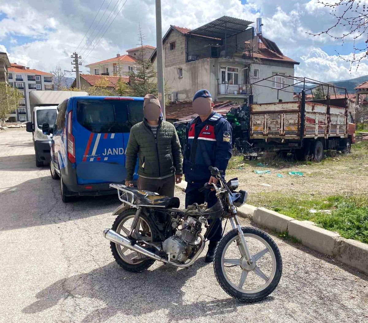 Isparta'da motosiklet hırsızlığı yapan 3 şüpheli şahıs yakalandı