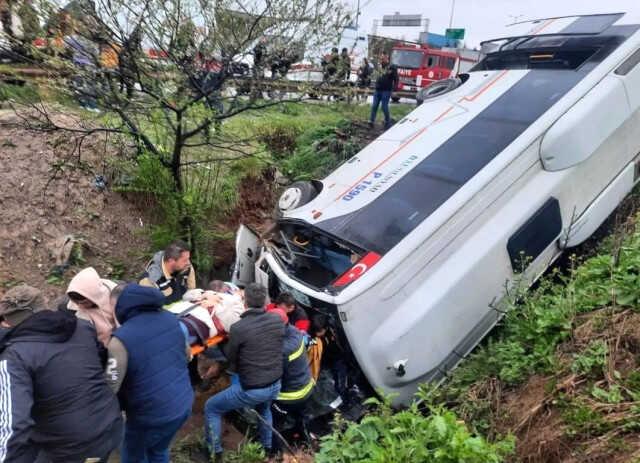 Kocaeli'de işçi servisi devrildi: 8 yaralı