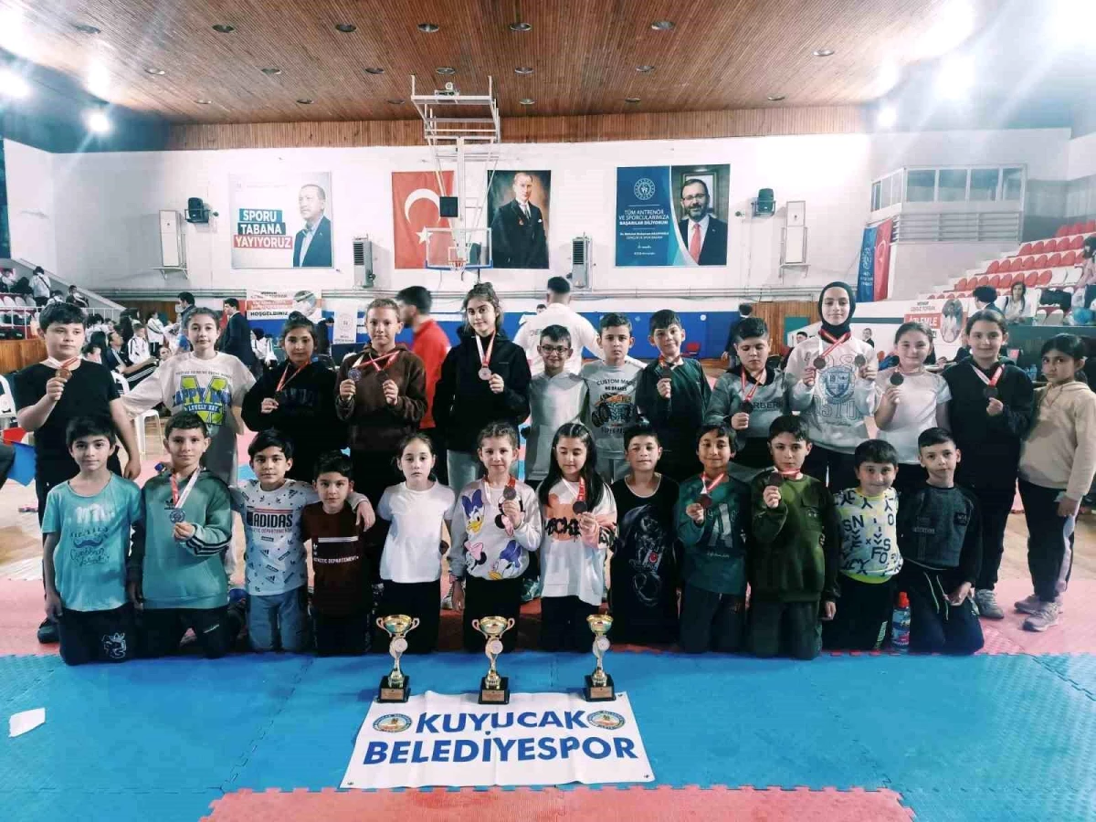 Kuyucak Belediyespor Muğla\'daki karate şampiyonasından derecelerle döndü