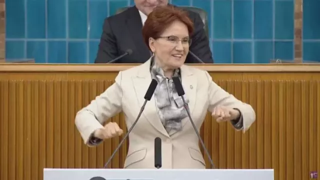 Meral Akşener, parti grubunda Bakan Nebati'nin taklidini yaptı