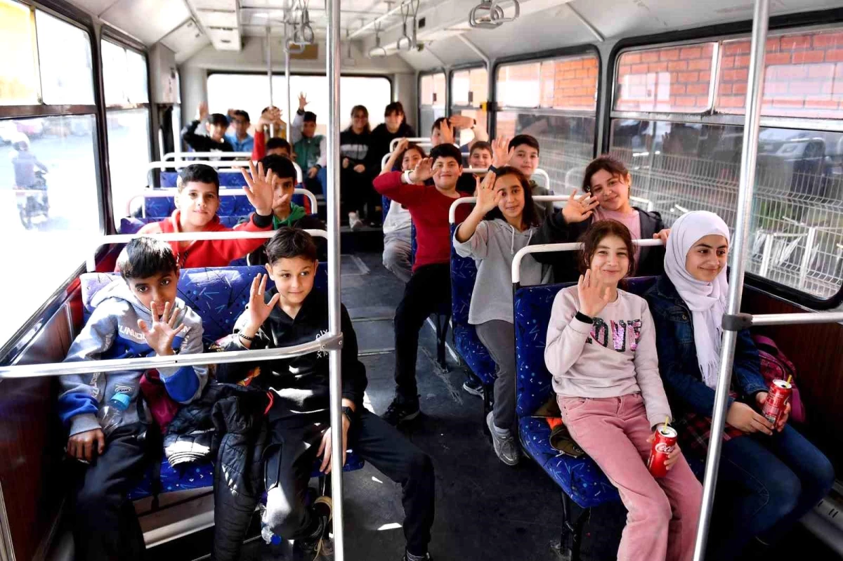 Mersin Büyükşehir Belediyesi \'Minikbüs\' ile 2 bin 830 öğrenciye ulaşmak istiyor