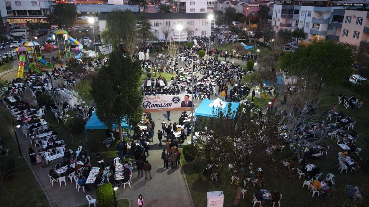 Nazilli Belediyesi iftar yemeklerine Yeşil Mahalle\'de devam etti