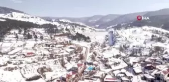 Sındırgı'da kar yağışı etkili oldu
