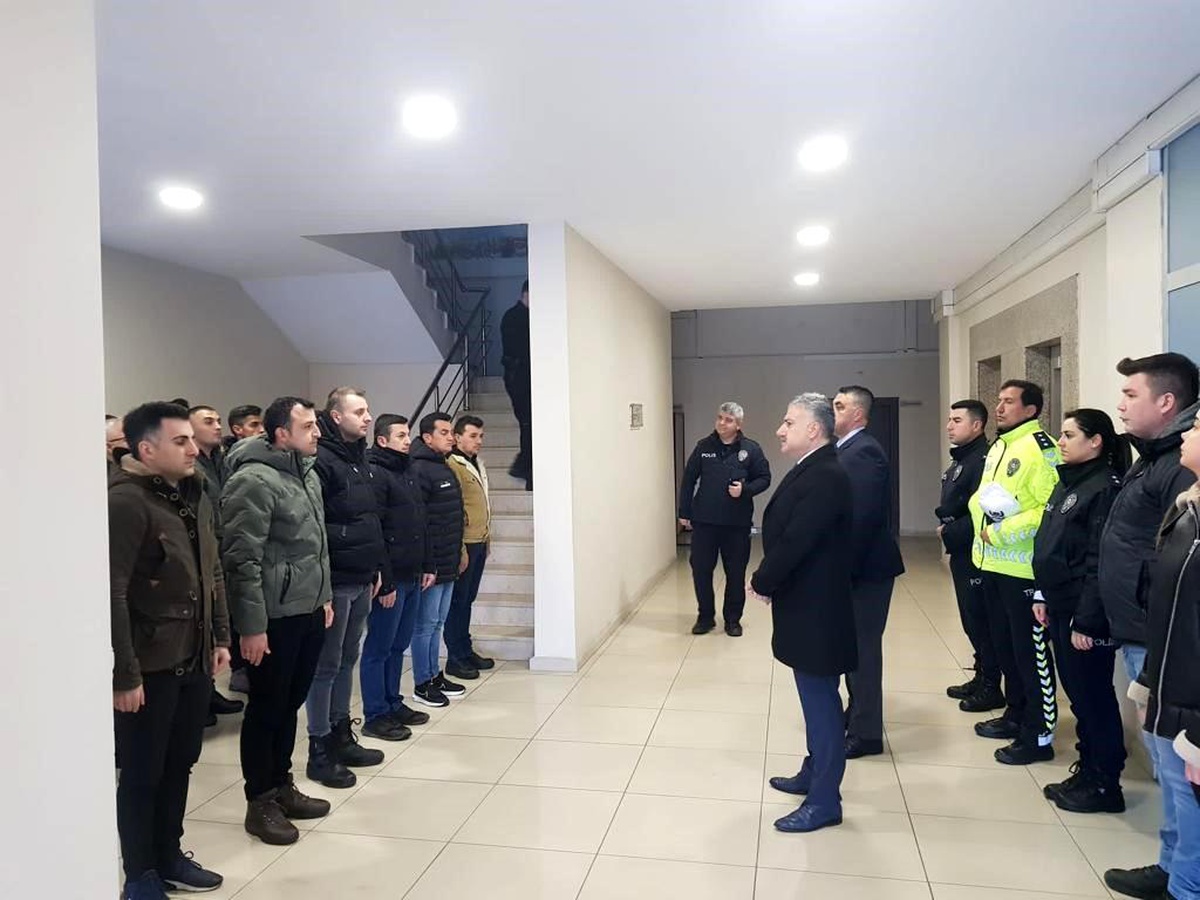 Zonguldak\'ta 40 polis memuru deprem bölgesine hareket etti