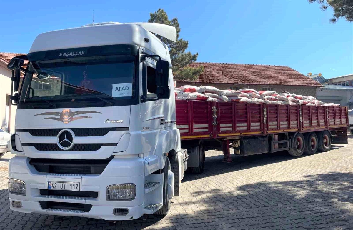 Afyonkarahisar\'dan deprem bölgesindeki besicilere 27 tır ve 4 kamyon yem gönderildi