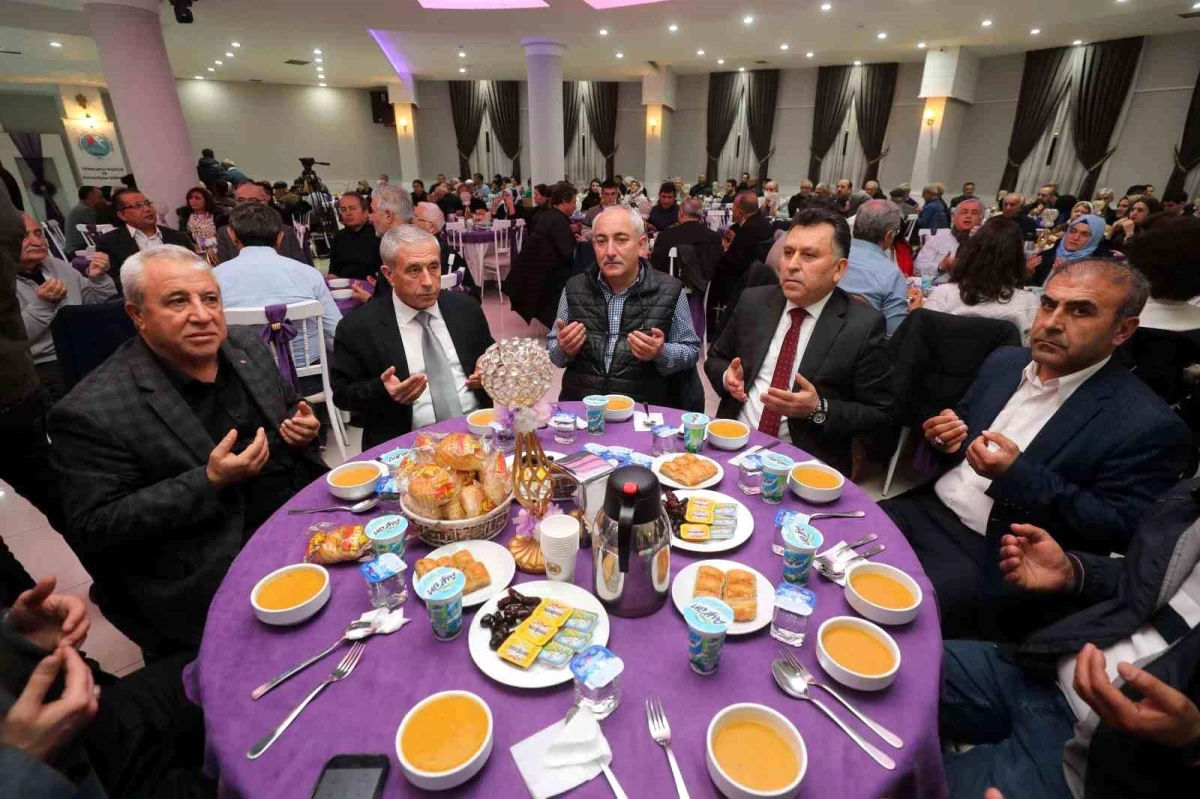 Başkan Yaşar, Yenifakılılarla iftar sofrasında buluştu