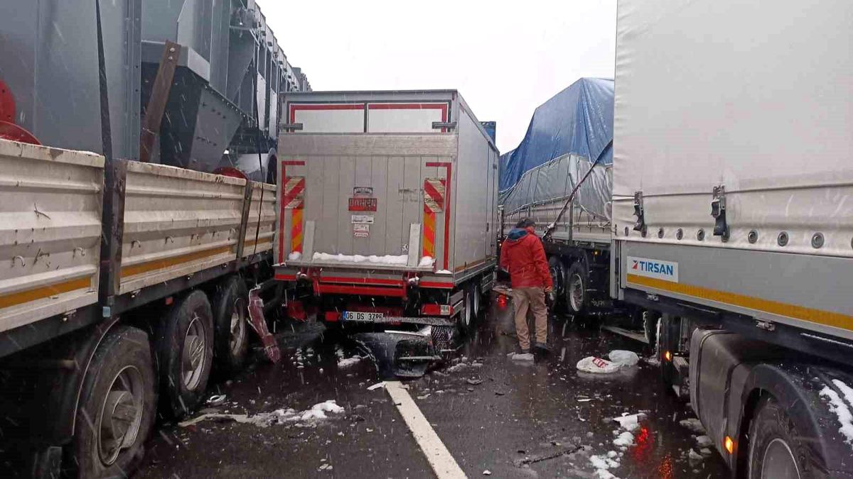 Bolu TEM'de feci kaza: 58 araç karıştı, 10 kişi yaralandı