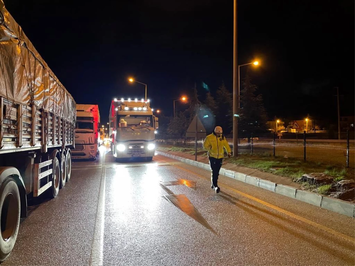 Burdur Antalya karayolu buzlanma nedeniyle trafiğe kapatıldı