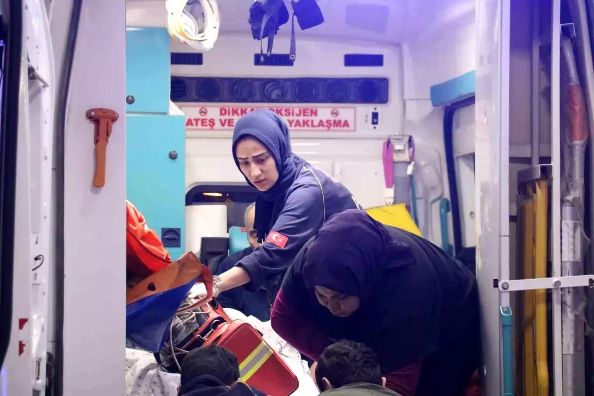 Sivas\'ta devrilen minibüsteki 1 kişi öldü, 8 kişi yaralandı