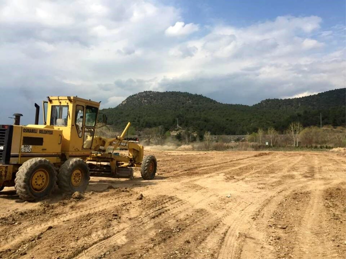 Cumhurbaşkanı Recep Tayyip Erdoğan tarafından desteklenen doğal futbol sahası tamamlanmak üzere