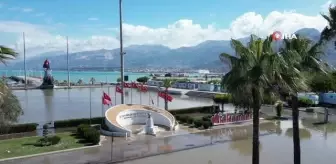 Denizin taştığı İskenderun'da son durum böyle görüntülendi