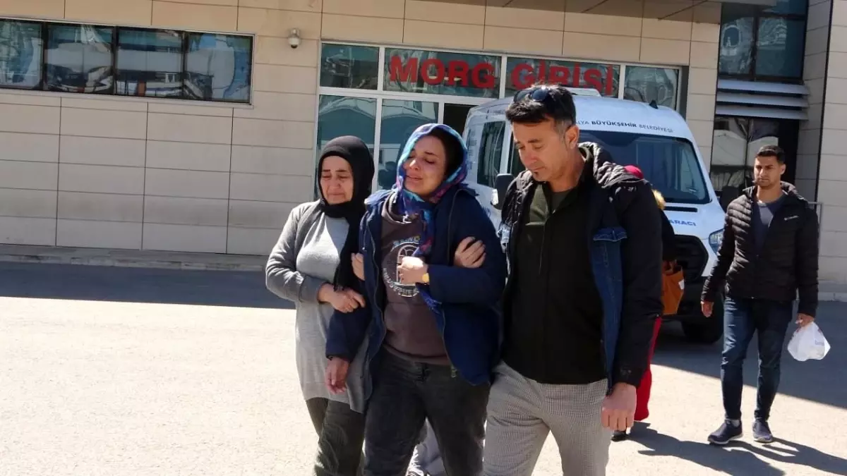 Depremzede annesini kazada kaybeden kadından en acı feryat: "Ne olur götürmeyin"