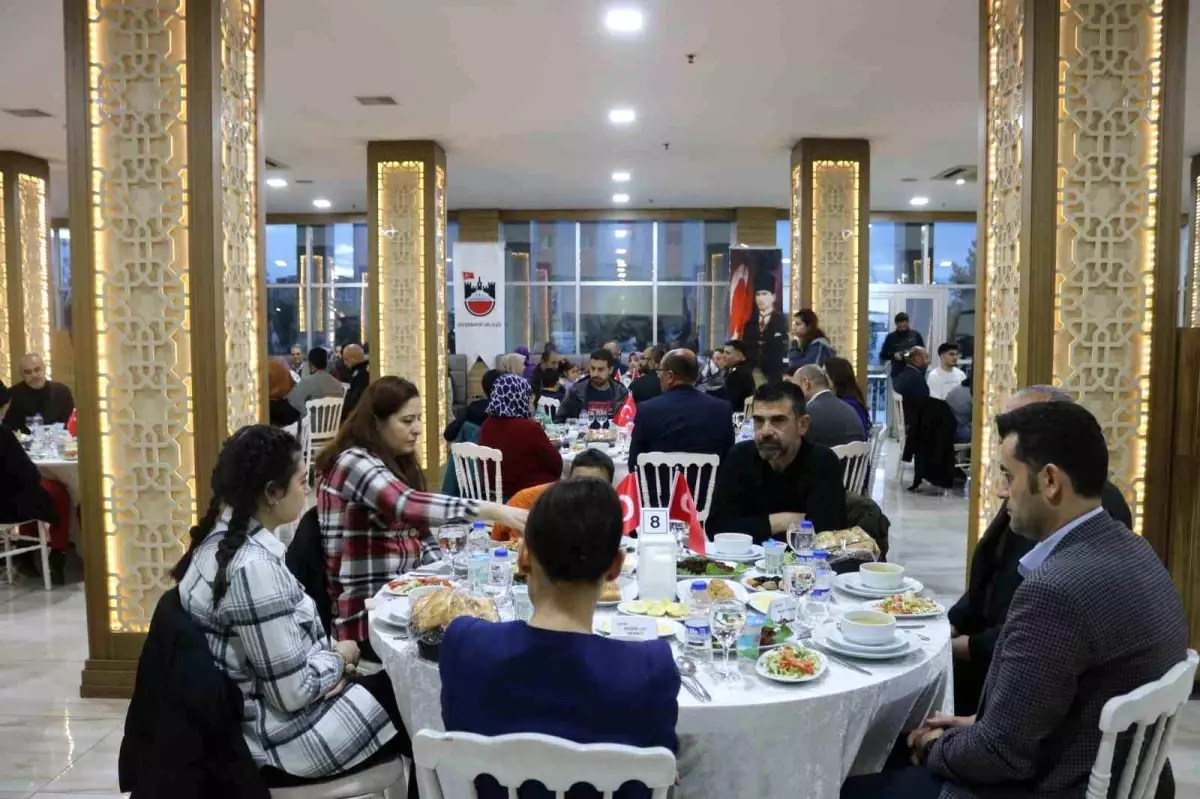 Diyarbakır\'da şehit ve gazi ailelerine iftar verildi