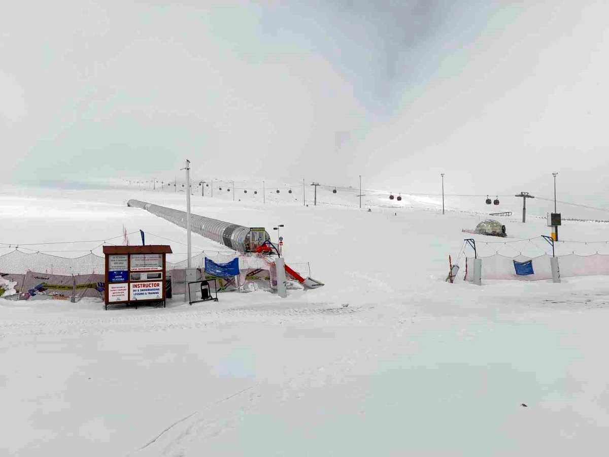 Erciyes\'te kar yağışı turizmcileri sevindirdi