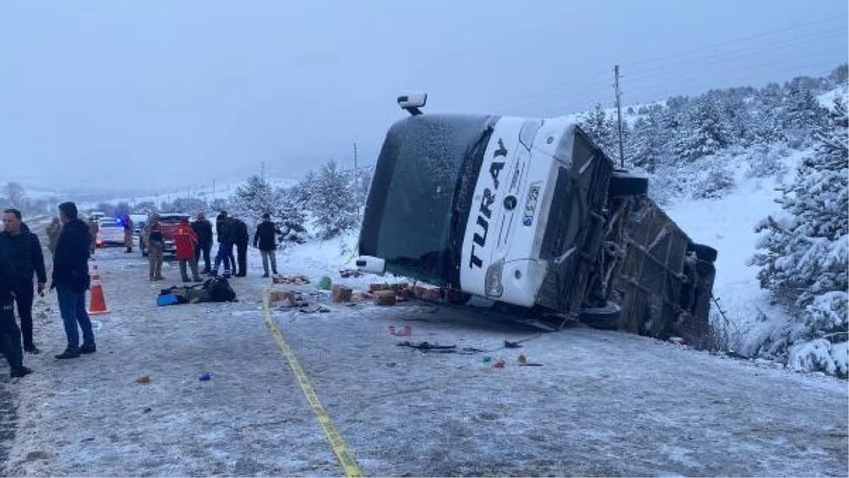 Erzincan\'da otobüs devrildi; 2 ölü, 21 yaralı (2)
