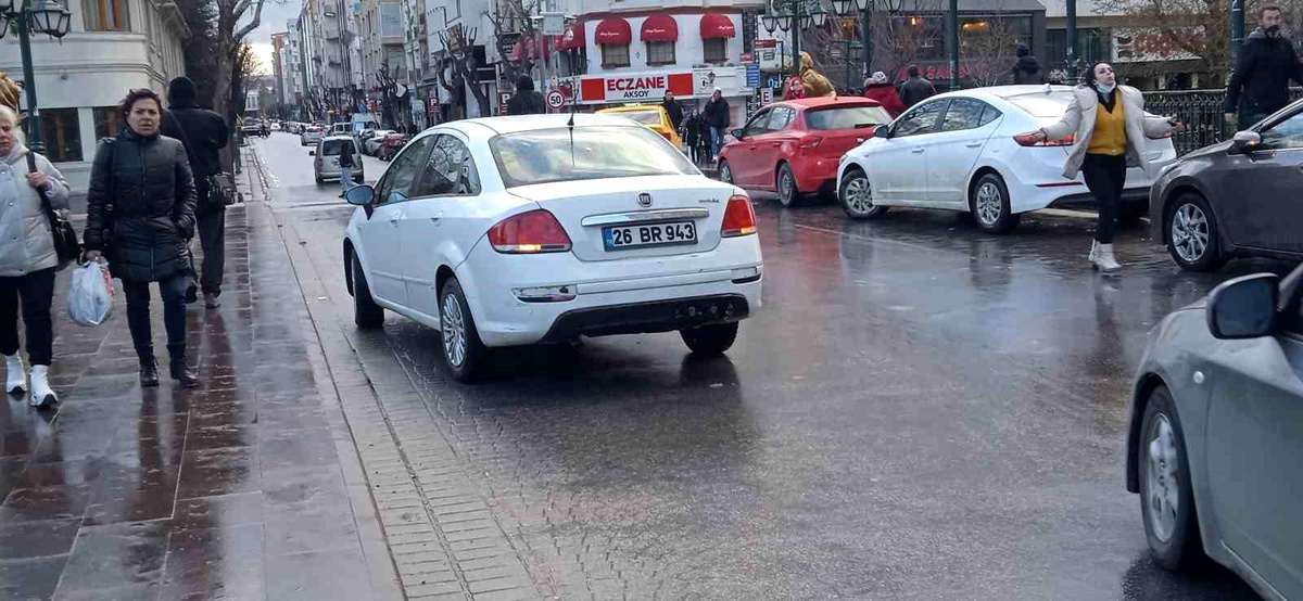 Eskişehir\'de taksi ile otomobil çarpıştı