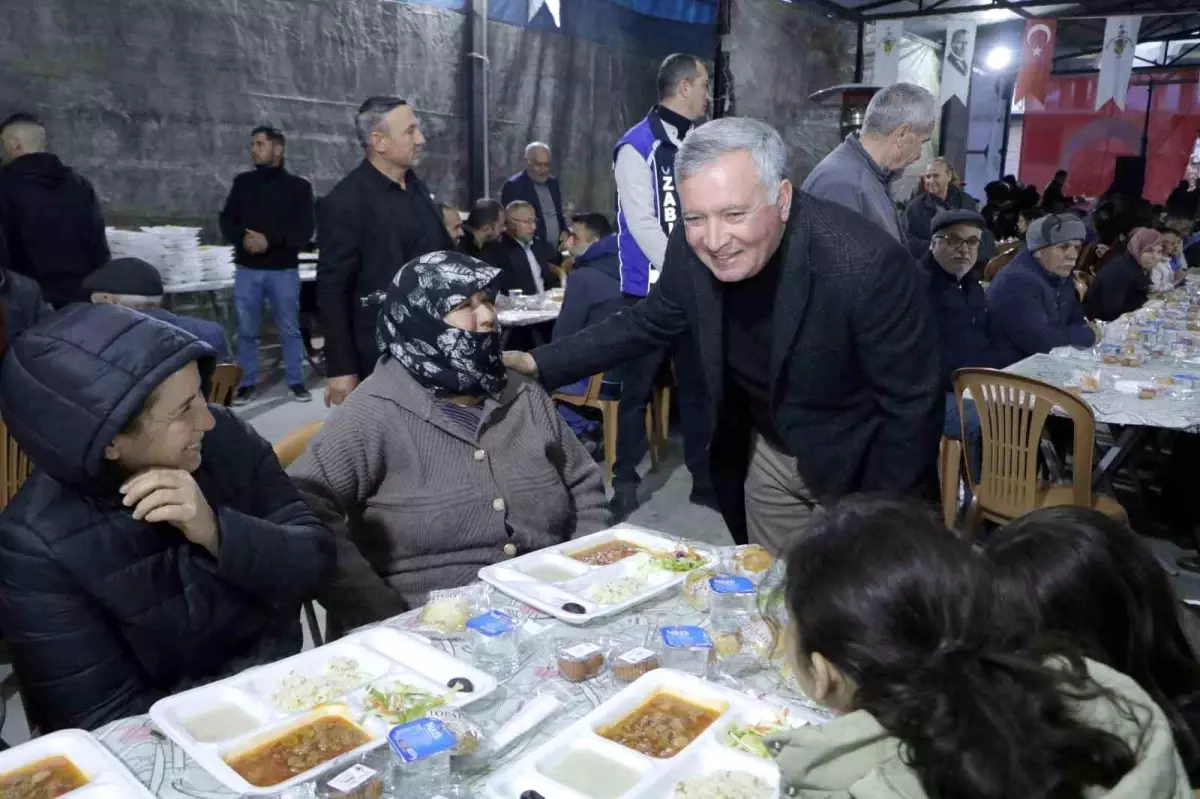 Honaz Belediyesi mahalle iftarlarında hemşehrileriyle buluşmaya devam ediyor