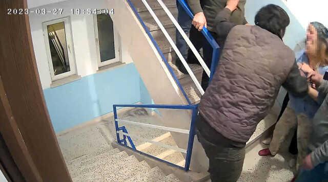 İki kardeş bir oldu, miras yüzünden ablalarını darp etti İki kardeş bir oldu, miras yüzünden ablalarını darp etti