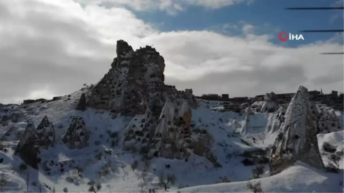 Kapadokya ilkbaharda beyaza büründü