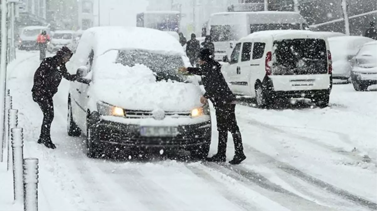 Etraf beyaza büründü, 10 ilde eğitime ara verildi