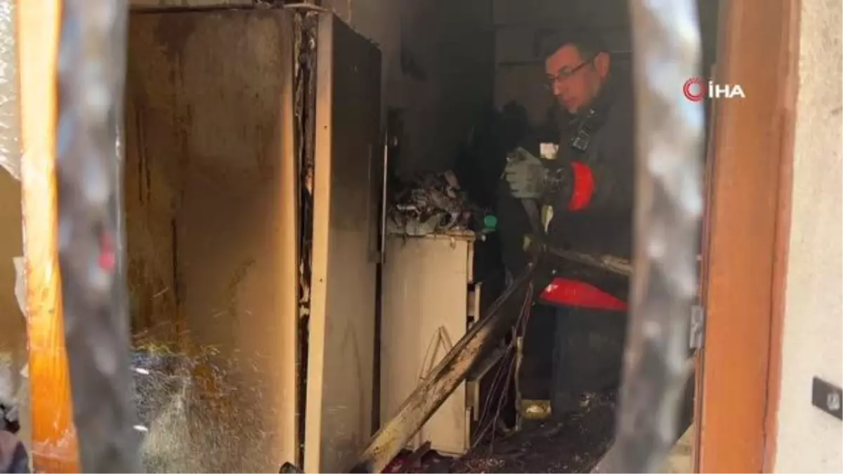 Manisa'da 5 katlı binanın zemin katında yangın