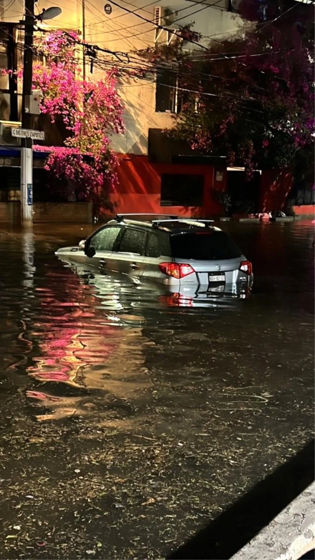 Meksika\'yı sel vurdu, yollar sular altında kaldı: 5 ölü