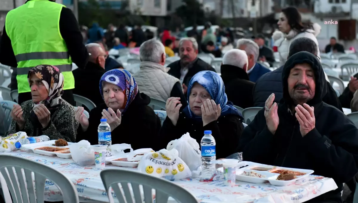 Muratpaşa Belediyesi\'nin Mahalle İftarları Yeşildere ve Gebizli\'yle Devam Etti